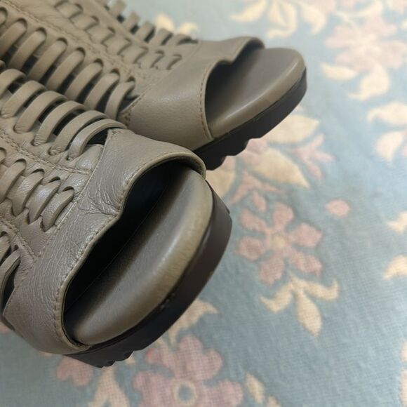 *BCBGeneration* Sz 8.5M Grey Woven Peep Toe Platform Leather Platform Heels - Picture 5 of 8